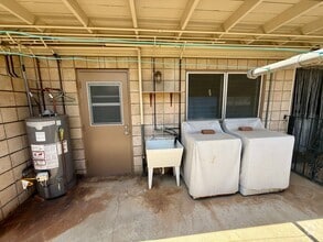 Building Photo - 717 Hauoli Street