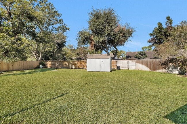 Building Photo - 13650 Cherrydown St