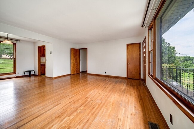 Building Photo - 411 Westchester Dr