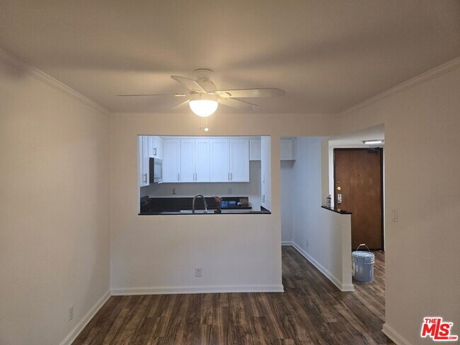 Building Photo - 435 S Virgil Ave