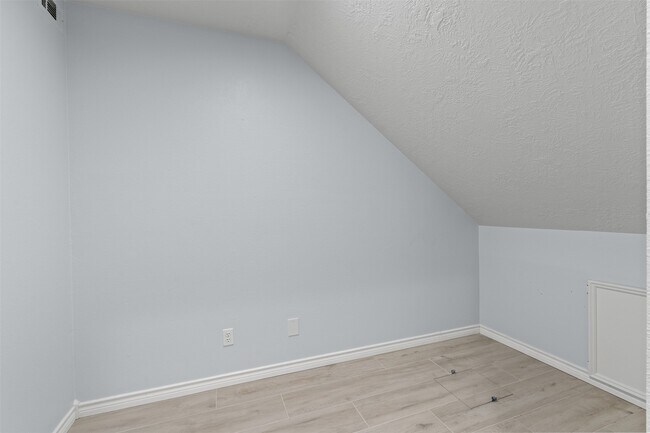 Building Photo - 120 Harbour Town Dr
