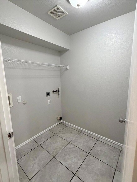 Building Photo - 17808 Golden Valley Dr