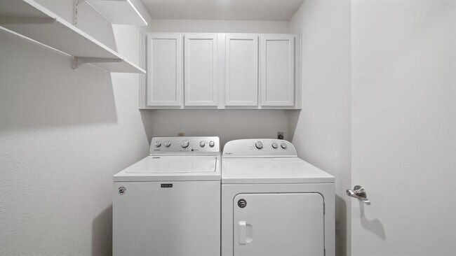 Building Photo - 2121 Aberdeen Dr