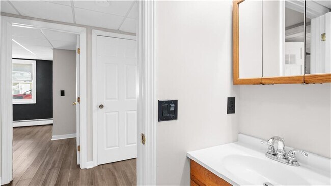 Building Photo - 15 Abbott Ave