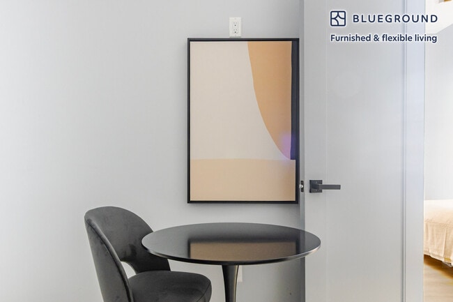 Building Photo - 161 W 54th St