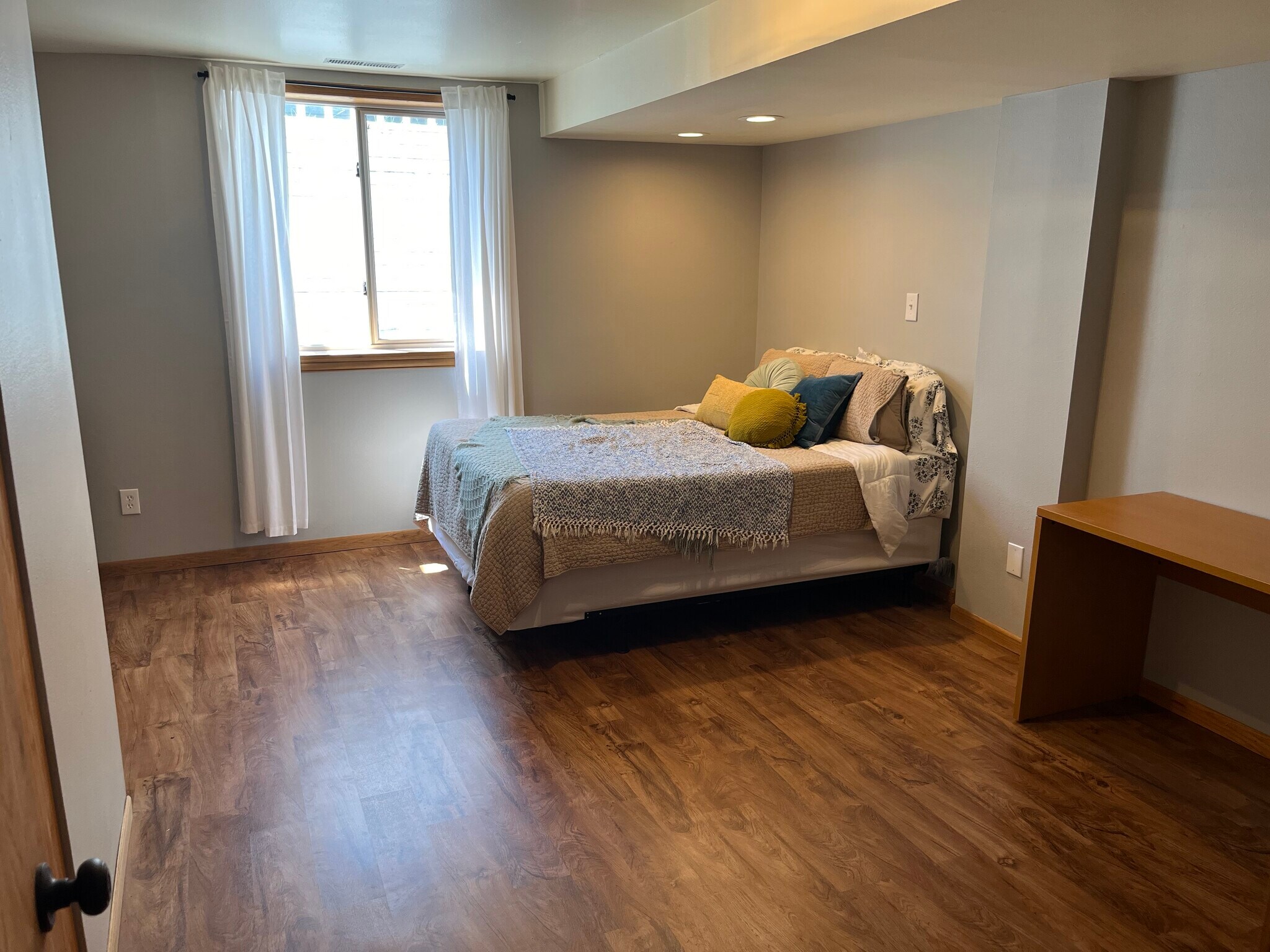 Building Photo - 1909 Holiday Rd