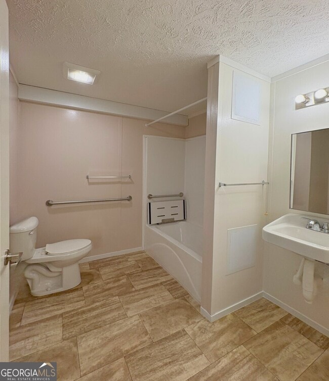 Building Photo - 203 Sloan St