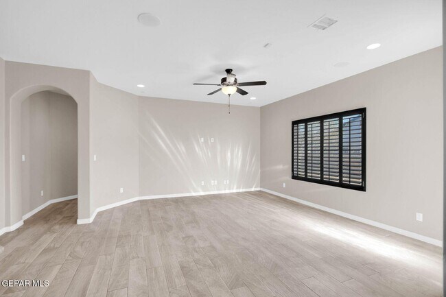 Building Photo - 871 Maple Park Ave