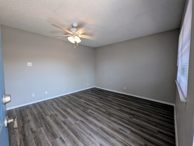 Interior Photo - Shoal Creek North
