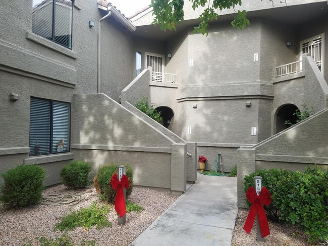 Building Photo - 15252 N 100th St