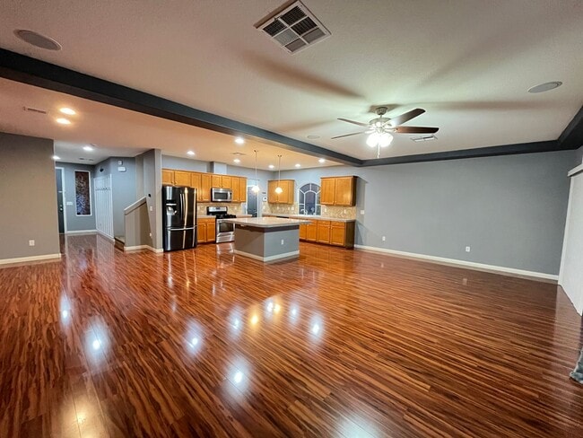 Building Photo - Desirable 4 Bedroom 2.5. Bathroom home in ...