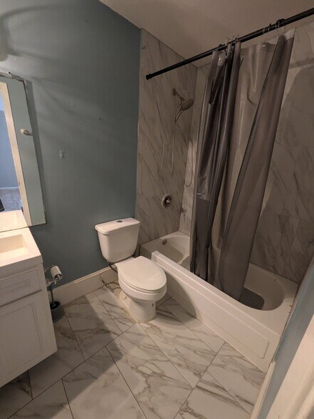 Building Photo - 10603 S Wilcrest Dr