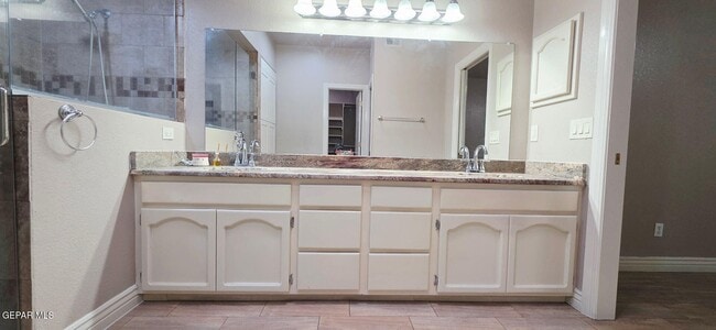 Building Photo - 1365 Desert Canyon Dr