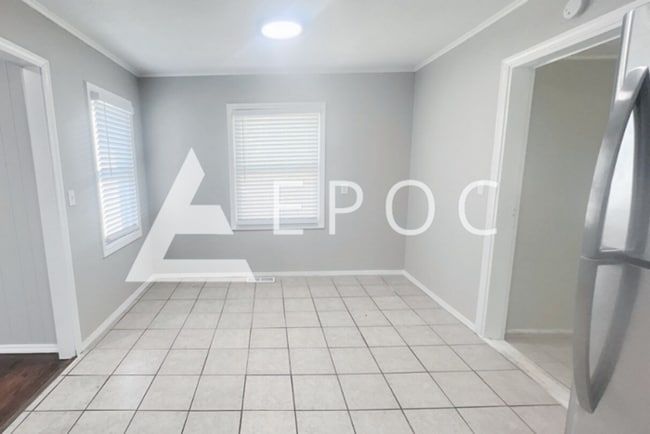 Building Photo - Newly Renovated- 2 Bedroom, 1 Bathroom Ava...