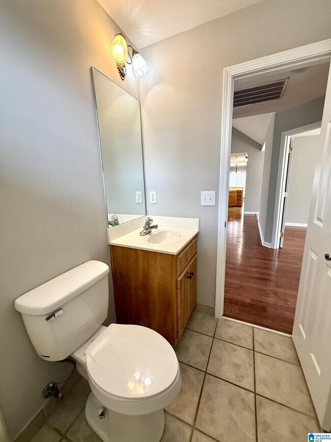 Building Photo - 3 Bed 2 Bath Home In Calera With 2 Car Garage And Fenced In Back Yard