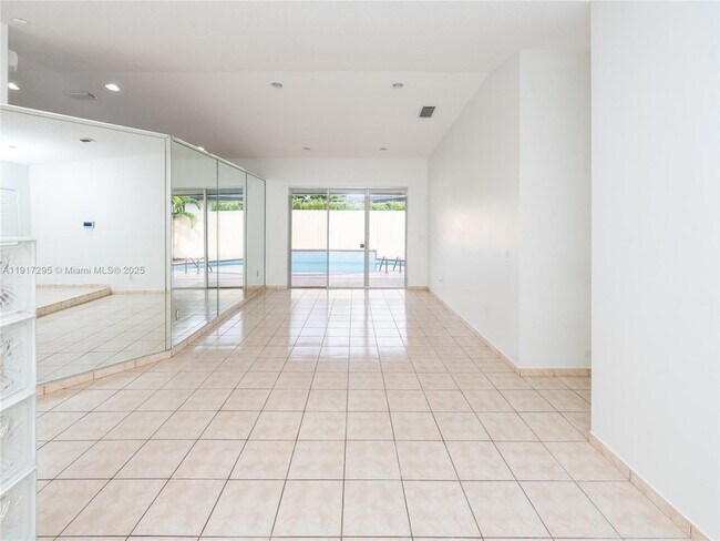 Building Photo - 10815 SW 145th Pl