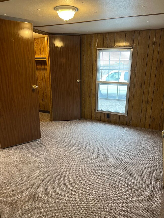 Building Photo - 2 Bed 2 Bath Mobile Home Sitting On 1 Acre