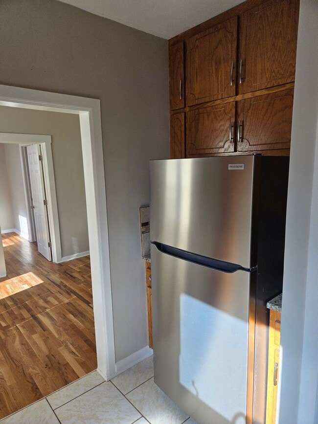 Building Photo - Aksarben 3 bed 2 bath 1 car garage newly remodeled, witb a fenced in backyard!