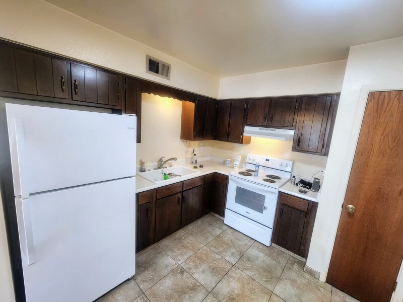Building Photo - 1041 N Mesa Dr