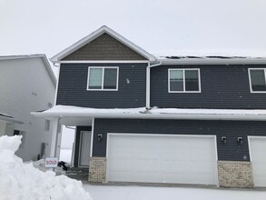 Building Photo - 3 Bed 3 Bath Twin Home