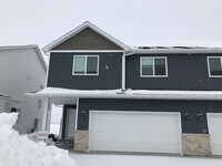Building Photo - 3 Bed 3 Bath Twin Home