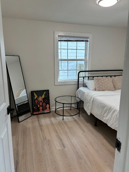 Building Photo - 637 E 35th St