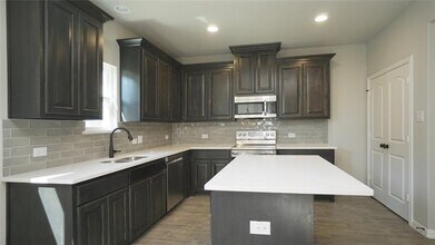 Building Photo - 712 Prairie Creek Dr