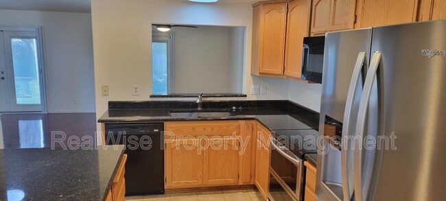 Building Photo - 1267 SW Ironwood Dr