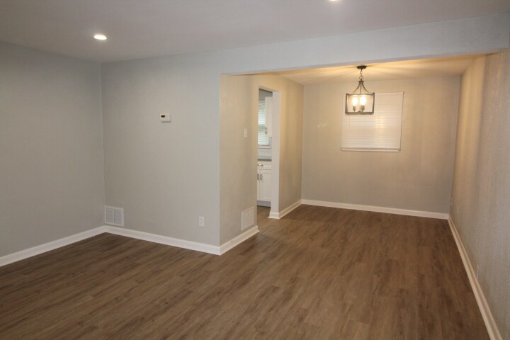 Building Photo - 504 Maytide St