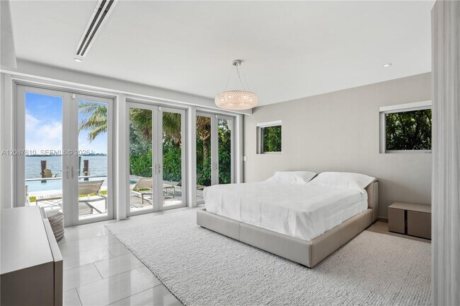 Building Photo - 9301 N Bayshore Dr