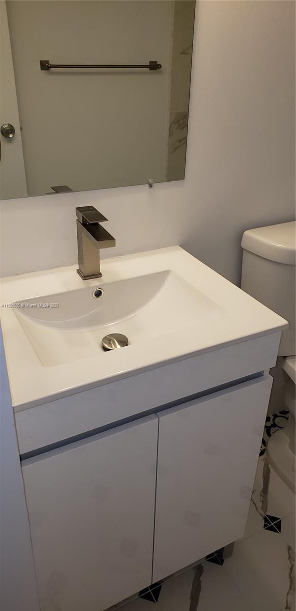 Building Photo - 1673 Bay Rd