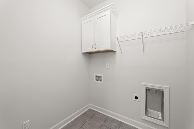 Building Photo - 833 Montclair Pt