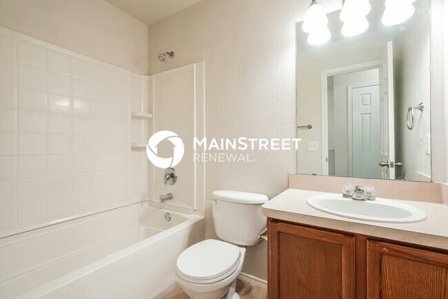 Building Photo - 2 Bedroom Pet-Friendly Home in Fort Worth, TX with Main Street Renewal