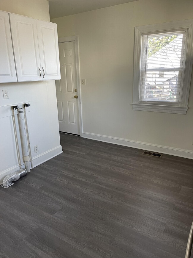 Building Photo - 406 Hammond St