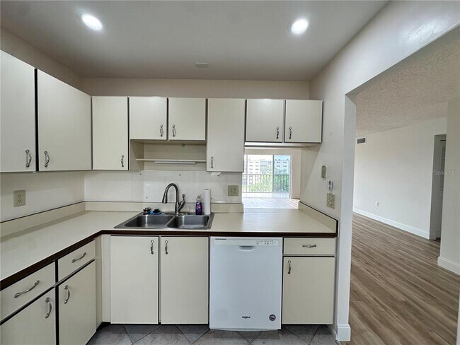 Building Photo - 3640 Ironwood Cir