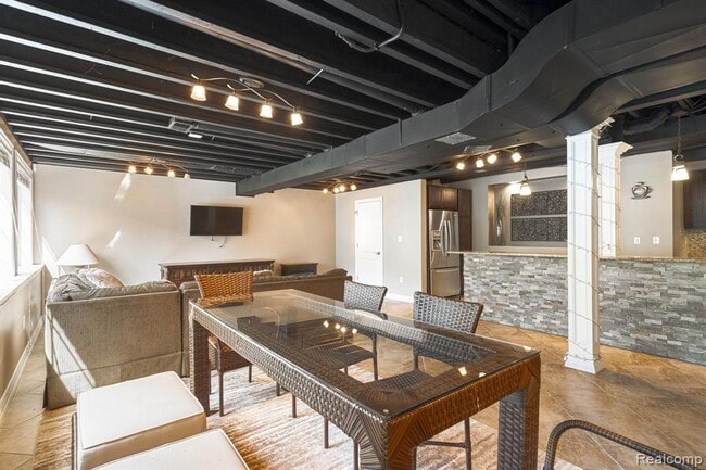Building Photo - 4906 Stonehenge Dr