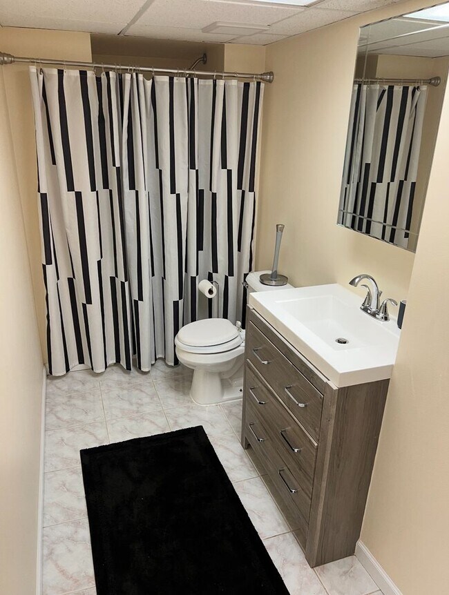 Building Photo - 5542 Victory Cir