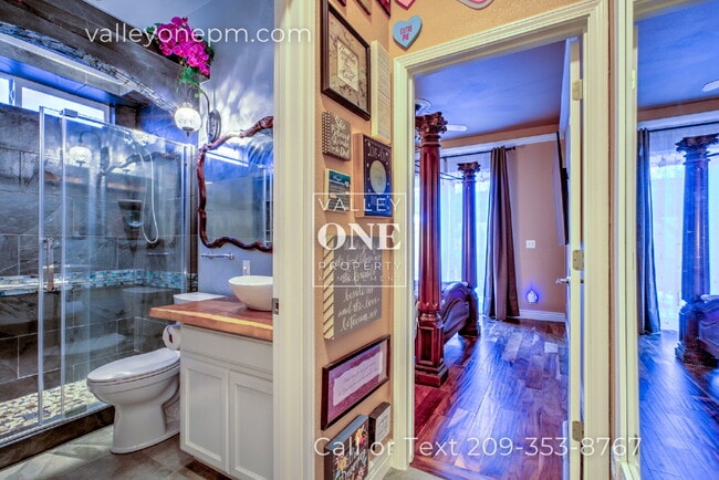 Building Photo - Luxury Private Furnished 2 Bed 2 Bath Suite With Private Courtyard - Utilities Included!