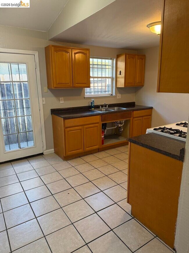 Building Photo - 485 Jill Cir