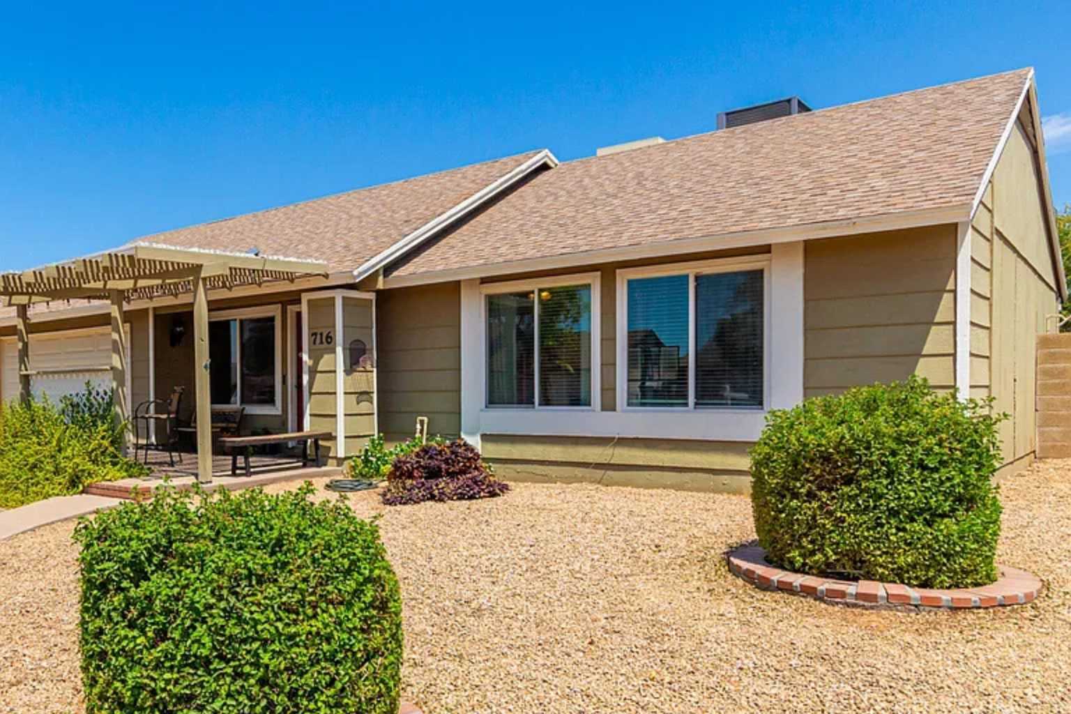 Building Photo - 716 E Hackamore St