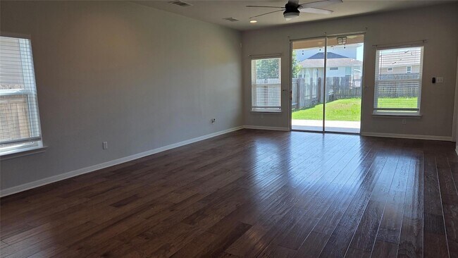 Building Photo - 209 Winding Hollow Ln