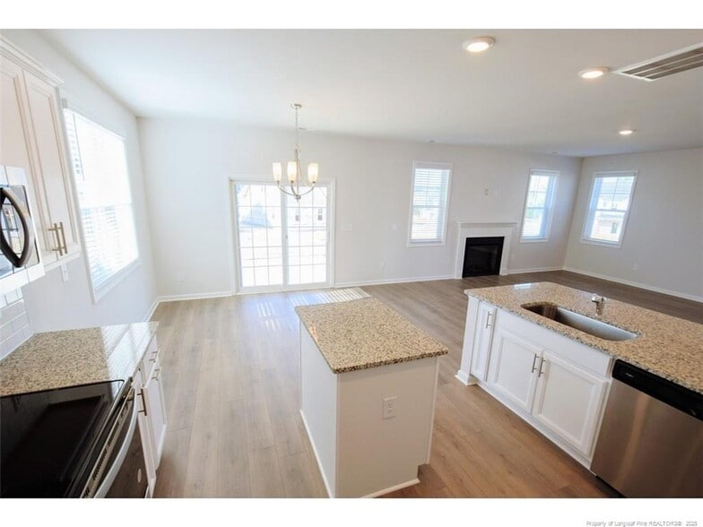 Dining Room - 331 Brentmoor Dr