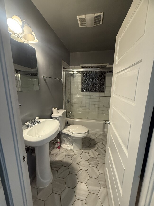 Building Photo - 211 N Campbell St