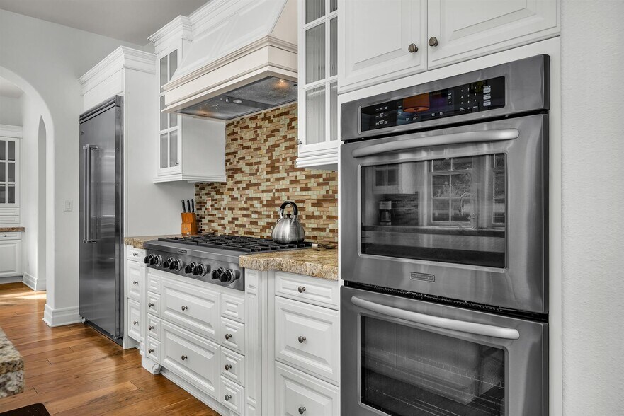 Building Photo - 8001 Ocean Bluff Dr