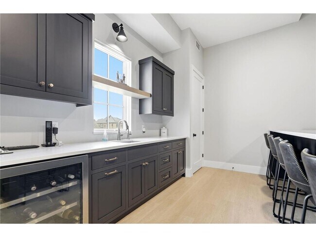 Building Photo - 6201 Gustavus Dr