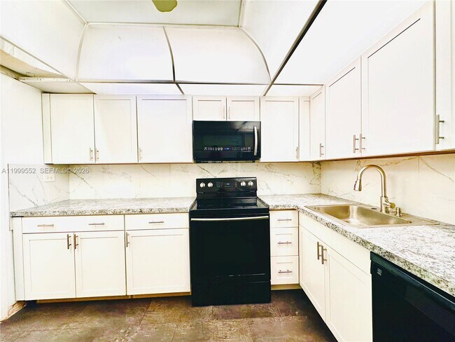 Building Photo - 250 174th St