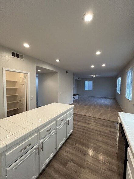 Building Photo - 7572 Corona Valley Ave