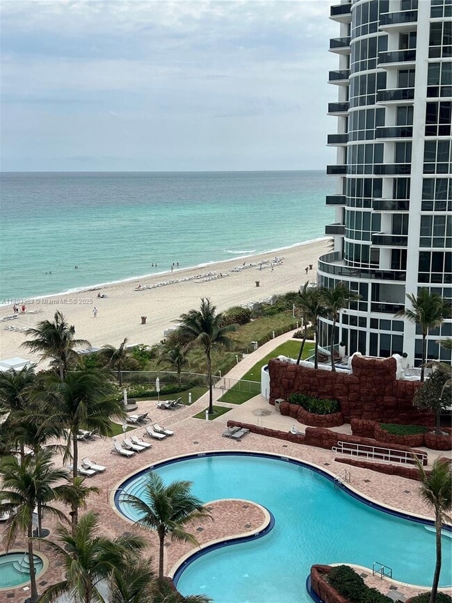 Primary Photo - 18201 Collins Ave