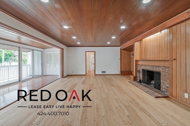 Primary Photo - 360 S Linden Dr