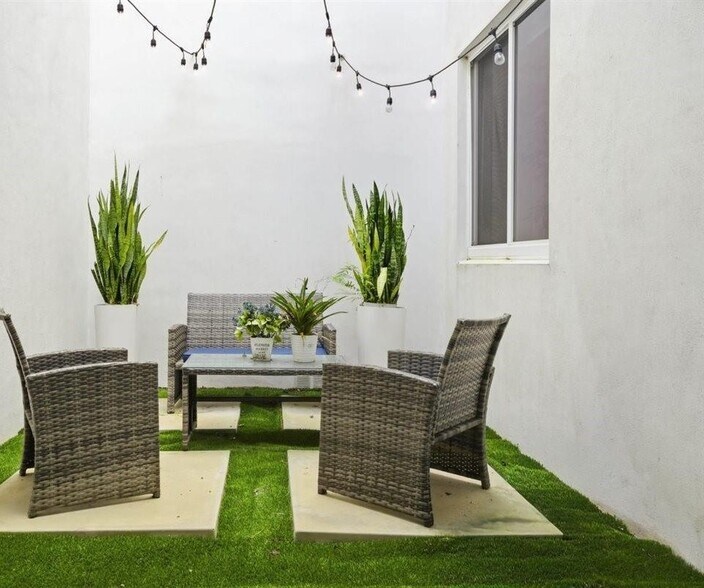 Building Photo - 6611 NW 102nd Path